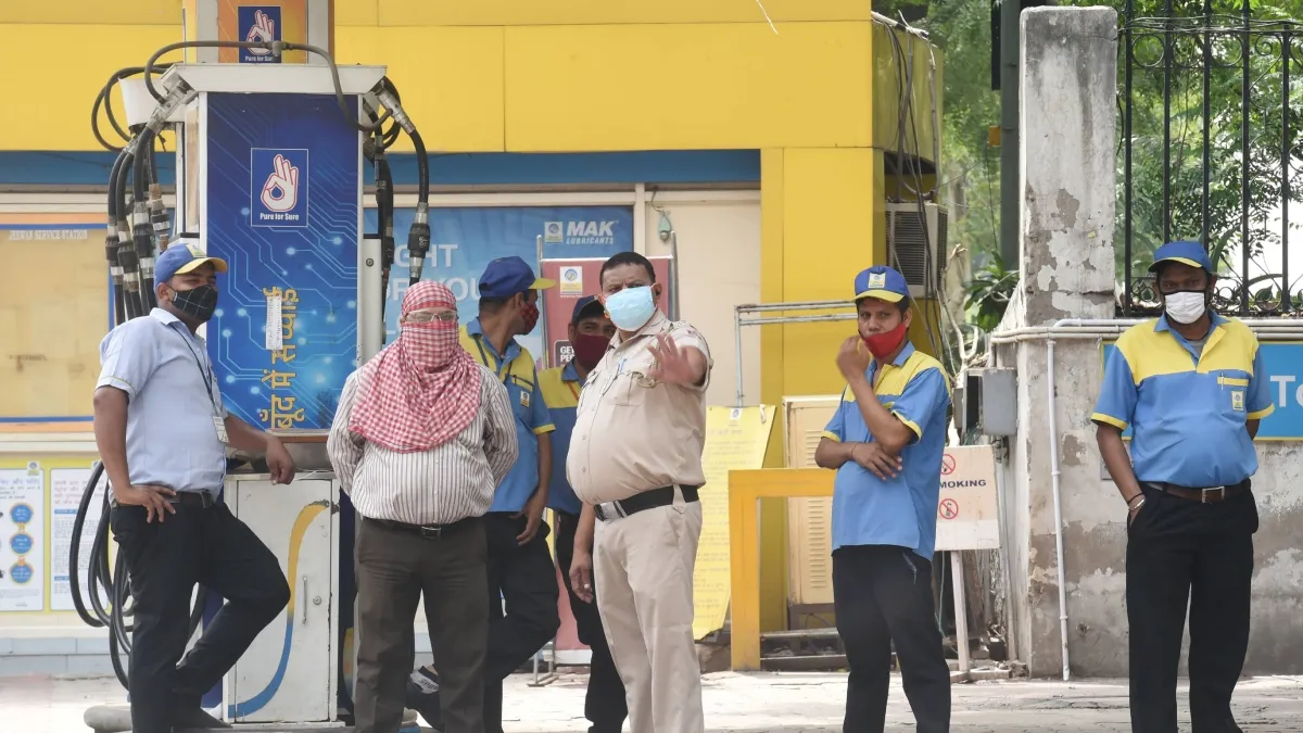 ગુજરાતમાં પેટ્રોલ ડીઝલનો પુરતો સ્ટોક છે, લાઇનોમાં ઊભા રહેવાની જરૂર નથી; સરકારની લોકોને ખાસ અપીલ