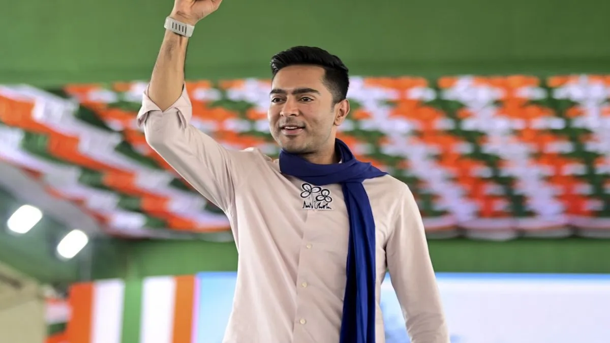 અભિષેક બેનર્જીએ મુર્શિદાબાદમાં બળવાખોરો પર પ્રહારો કર્યા