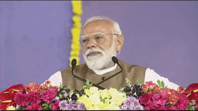 વડાપ્રધાનના આગમનથી નાણી બન્યું ‘મોદીમય’ : ભગવાન શામળિયાને નમન કરી સરહદી વિકાસનો રોડમેપ રજૂ કર્યો