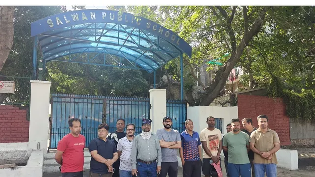 સલવાન પબ્લિક સ્કૂલે જાણ કર્યા વગર ફી વધારી, 15 વિદ્યાર્થીઓને શાળામાં પ્રવેશતા અટકાવ્યા બાદ વાલીઓએ વિરોધ પ્રદર્શન કર્યું
