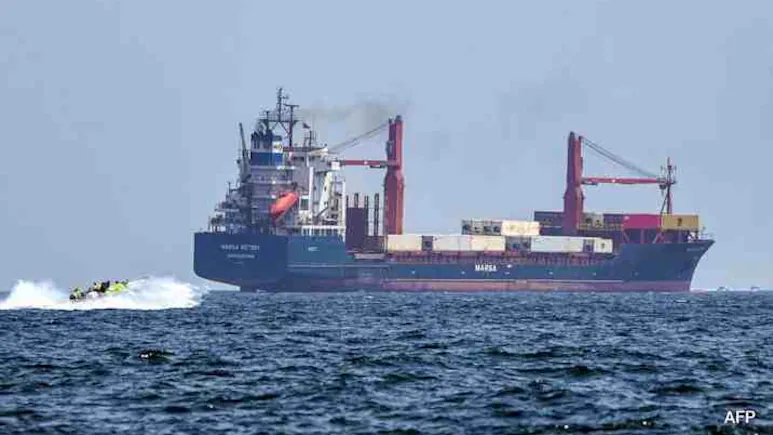 20 વેપારી જહાજો પર હુમલો, 1,900 જહાજો ફસાયેલા: હોર્મુઝ પર નૌકાદળના વડા