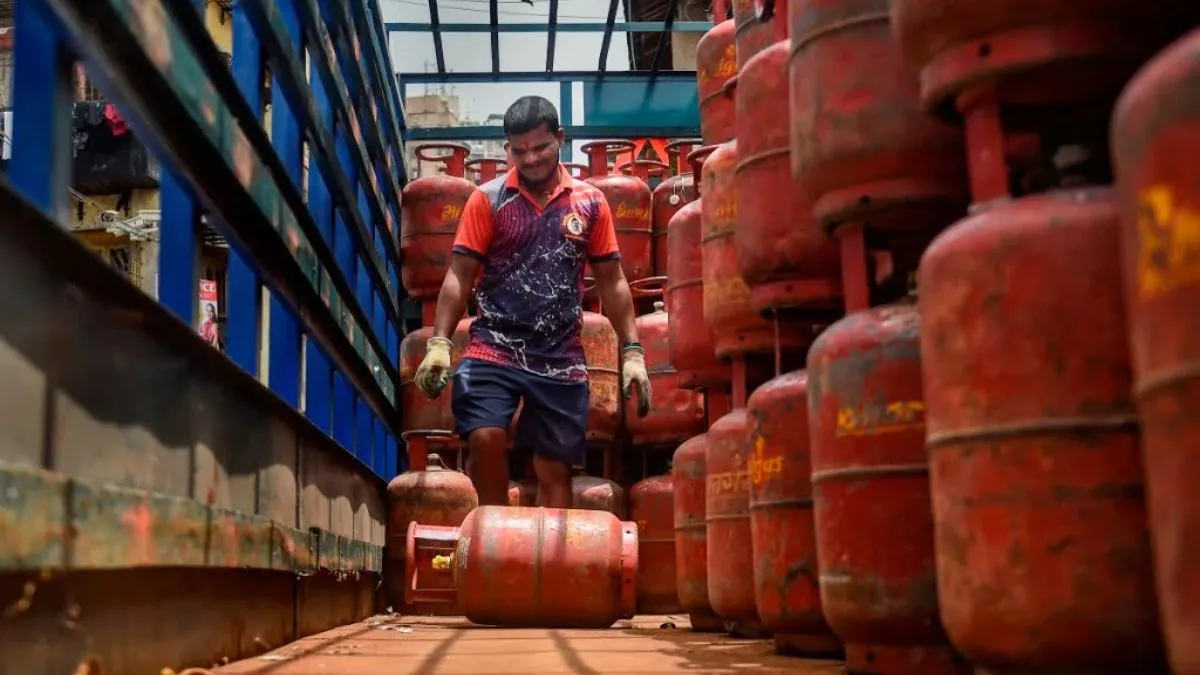 મધ્ય પૂર્વમાં તણાવ વચ્ચે પેટ્રોલ, ડીઝલ, LPG ના ભાવ સ્થિર રહ્યા