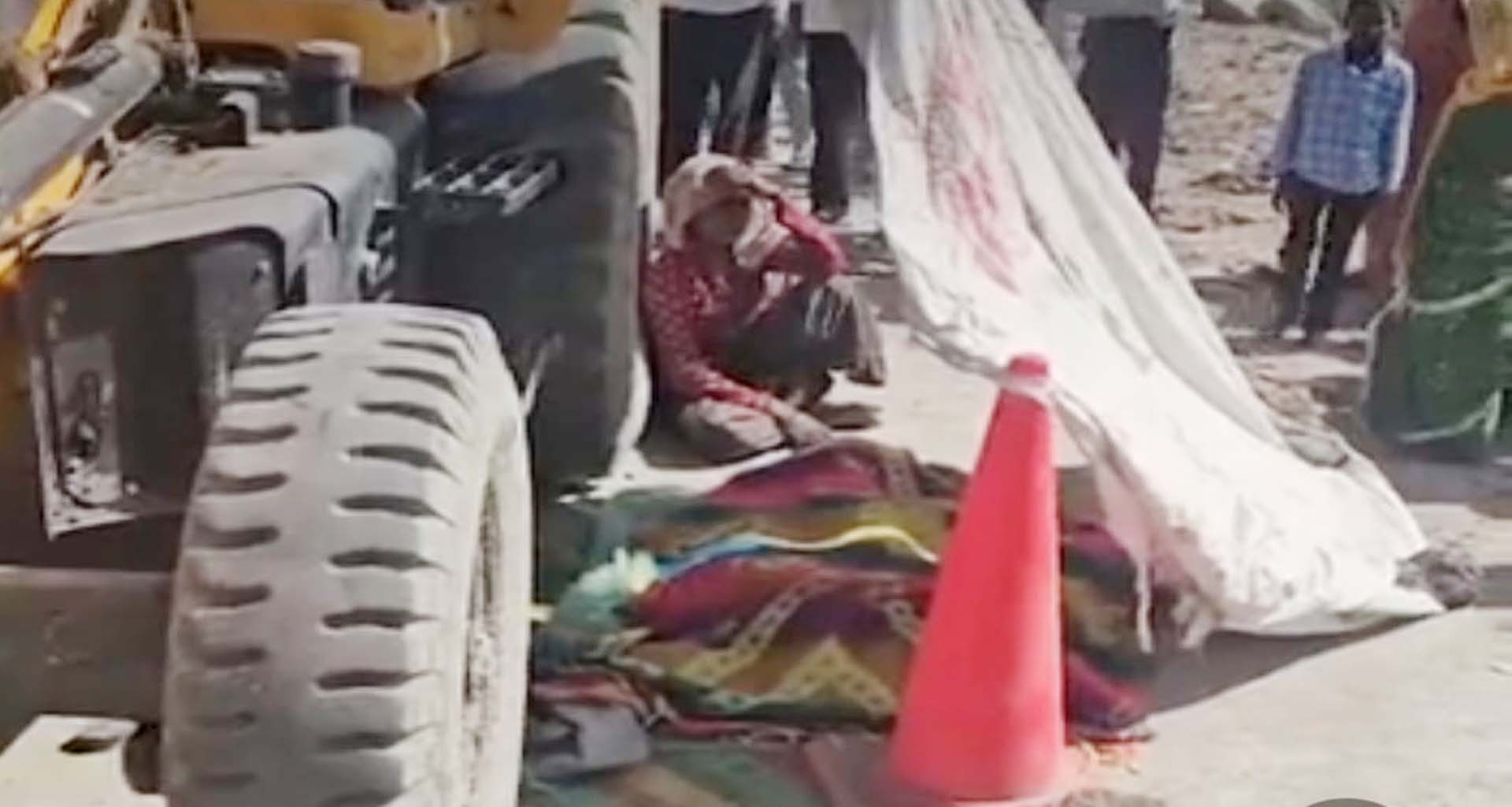 કડીમાં કાળજું કંપાવતી ઘટના: મજૂર પરિવાર પર JCB ફરી વળતા બે માસૂમ બાળકોના મોત