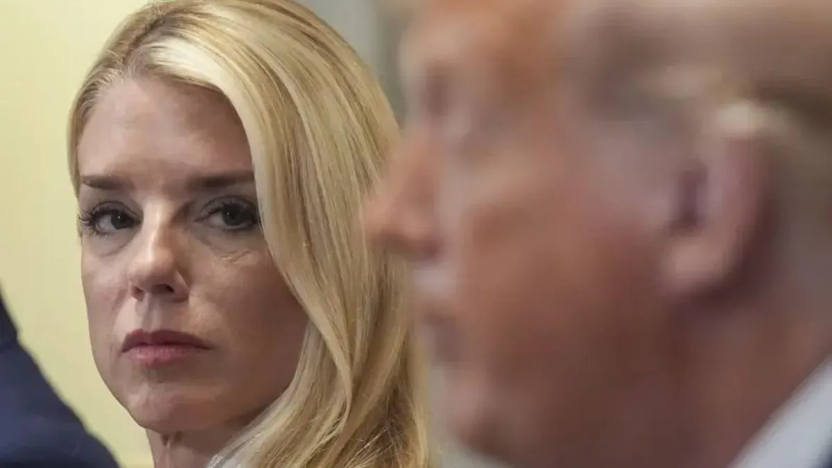 એપ્સટિન ડોઝિયર વિવાદ વચ્ચે ટ્રમ્પે મોટું પગલું ભર્યું, એટર્ની જનરલ પામ બોન્ડીને પદ પરથી હટાવ્યા