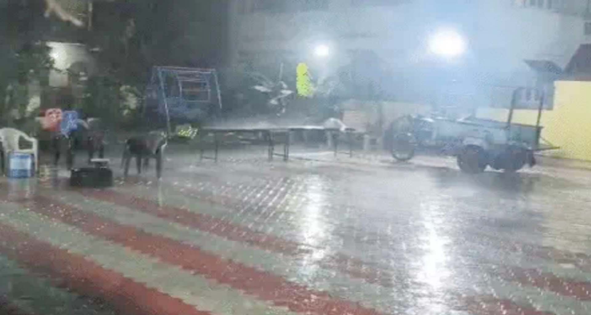 પાટણમાં વાતાવરણમાં પલટો : વીજળીના કડાકા સાથે ધોધમાર કમોસમી વરસાદ, ખેડૂતો ચિંતિત