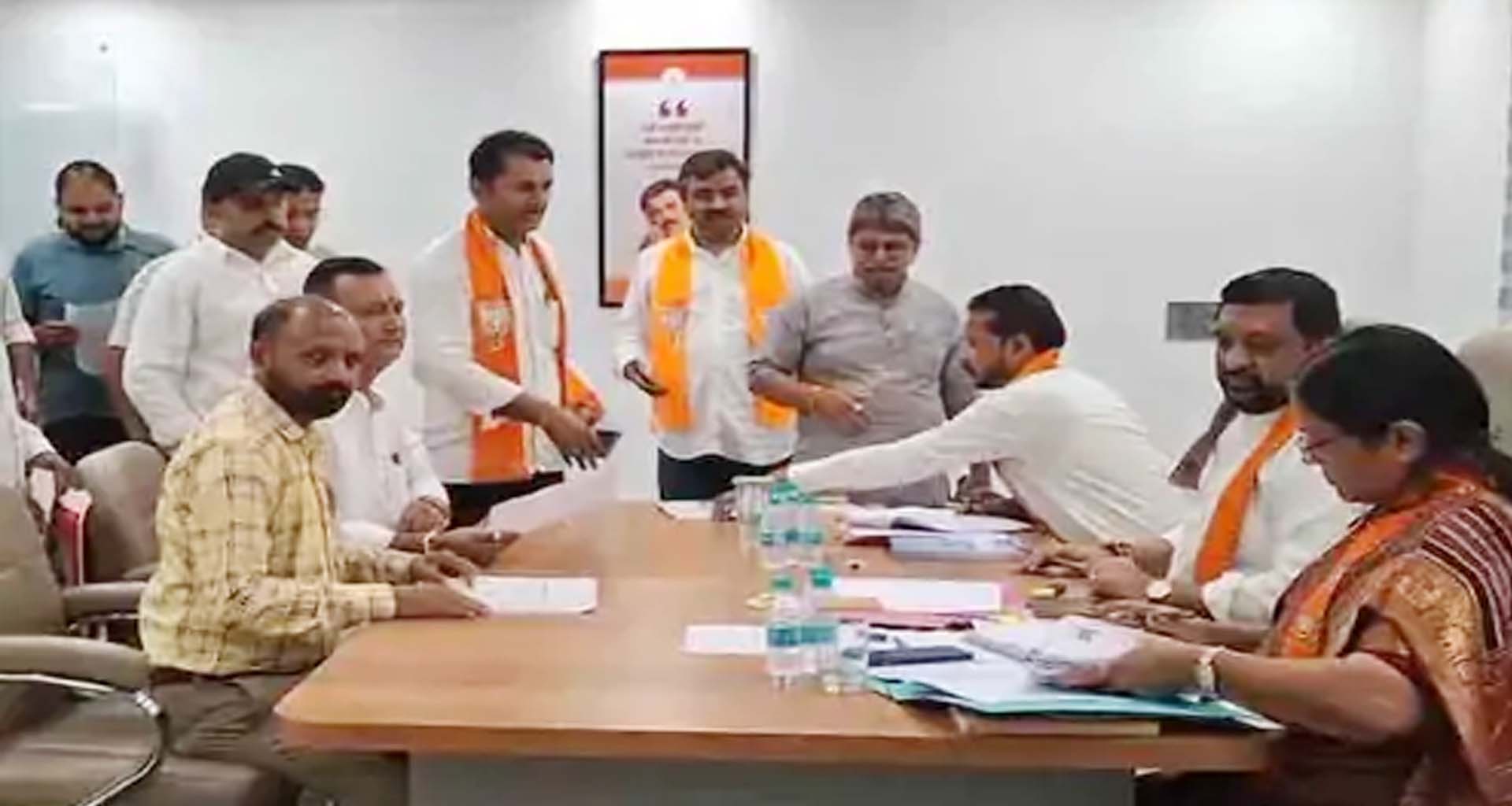 ડીસા નગરપાલિકા ચૂંટણીનો ગરમાવો : ચડોતર ખાતે ભાજપ દ્વારા સેન્સ પ્રક્રિયા હાથ ધરાઈ