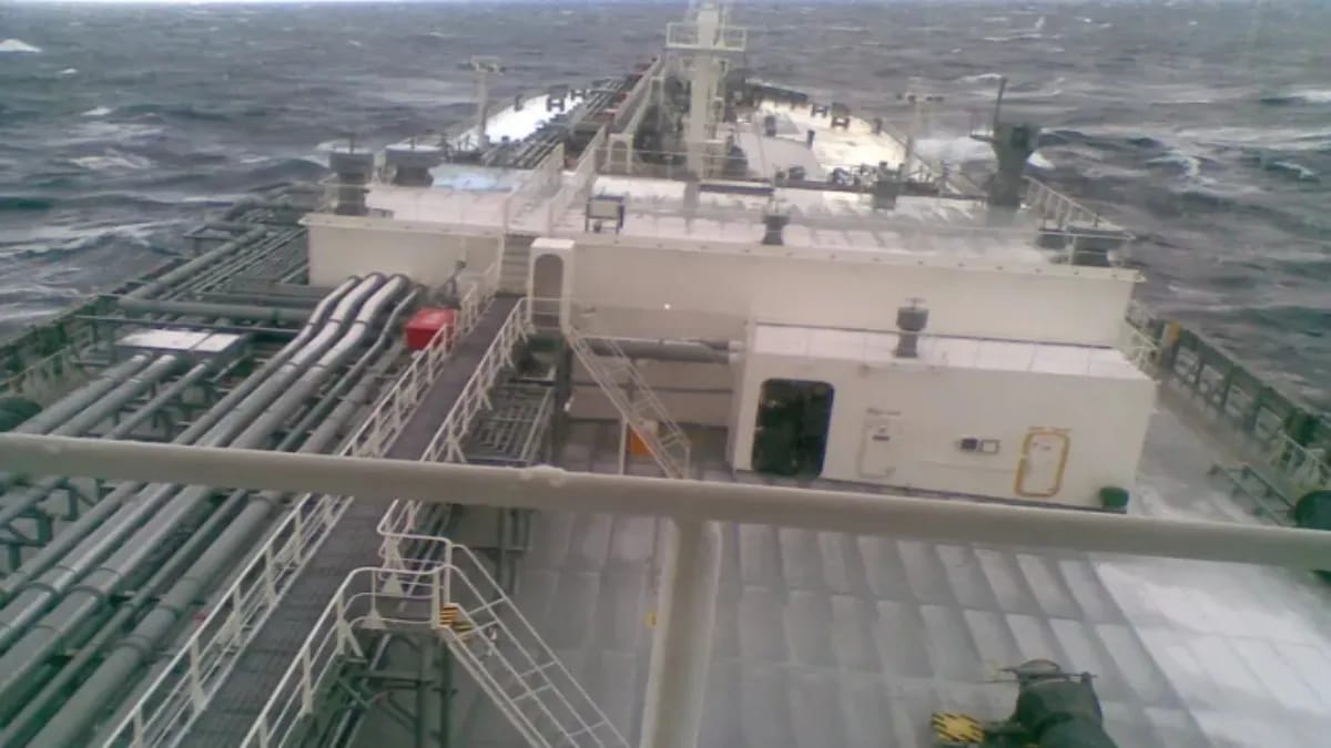 સારા સમાચાર: ભારતનું LPG ટેન્કર ગ્રીન સાનવી હોર્મુઝ સ્ટ્રેટ પાર કરી, ભારત તરફ આગળ વધ્યું