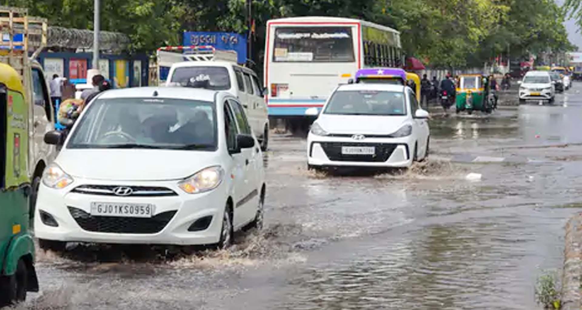 હિંમતનગરમાં આકાશી આફત : ભારે પવન અને ગાજવીજ સાથે કમોસમી વરસાદ