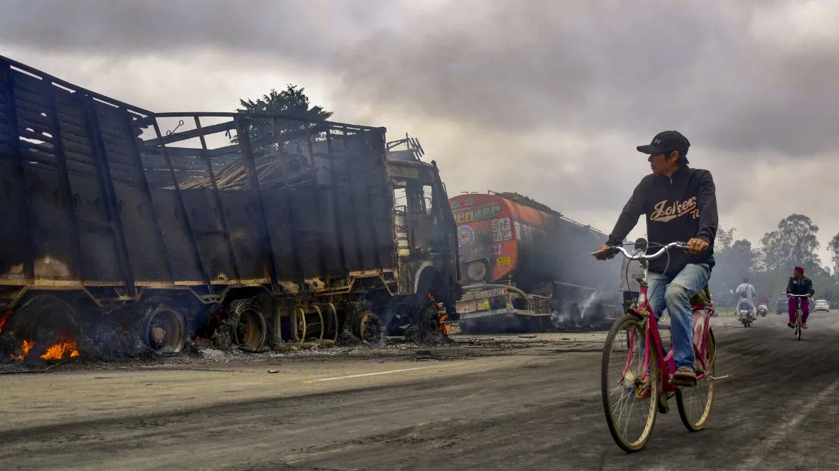 મણિપુરમાં બે માસૂમ બાળકોની હત્યા, ટ્રકોને આગ ચાંપી દેવાયા બાદ પરિસ્થિતિ તંગ, 5 જિલ્લામાં ઇન્ટરનેટ બંધ