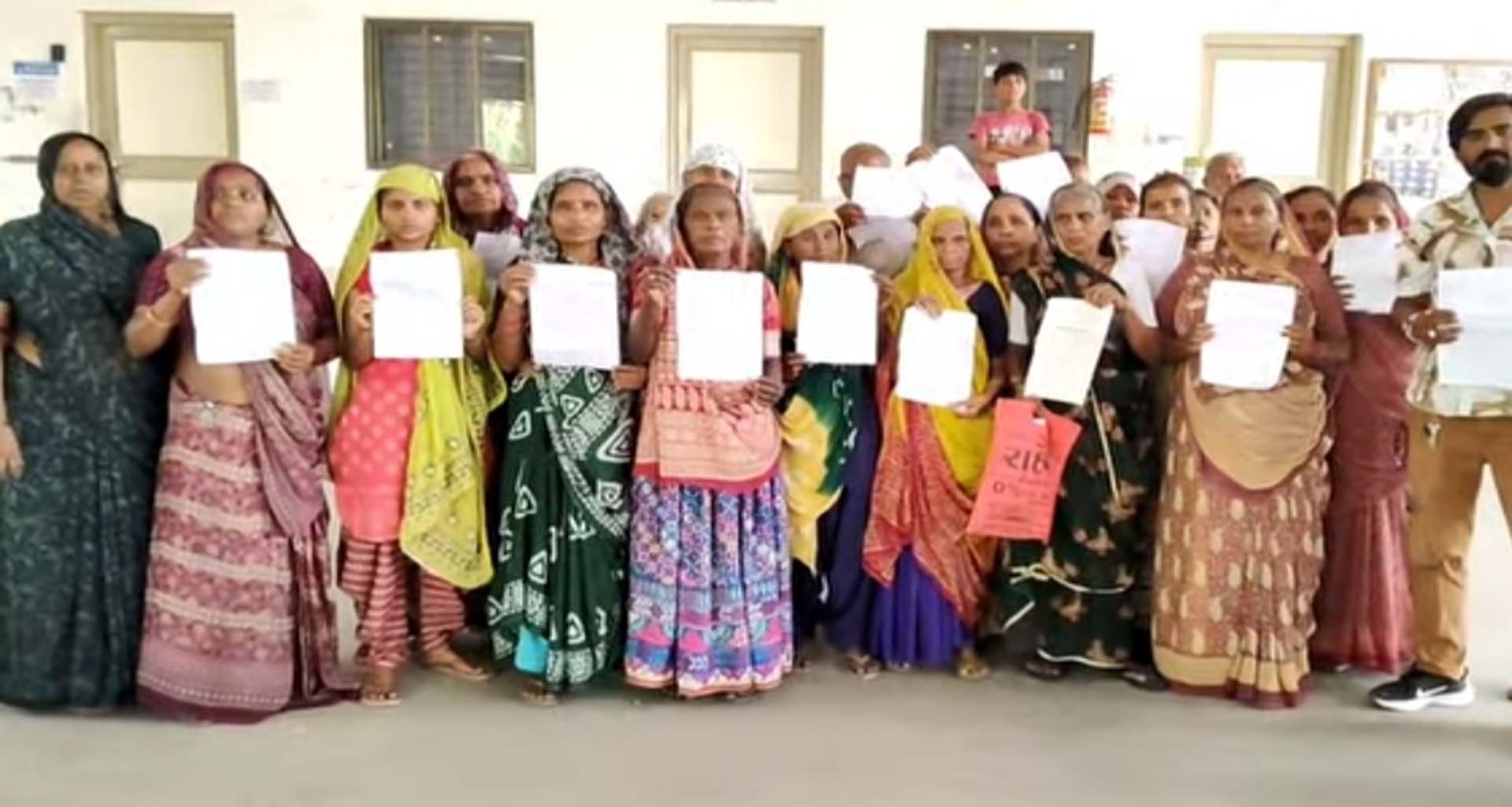 પાટણમાં શ્રમજીવી વિસ્તારના 71 પરિવારોને નગરપાલિકાની નોટિસ, મકાનો ખાલી કરવા આદેશ