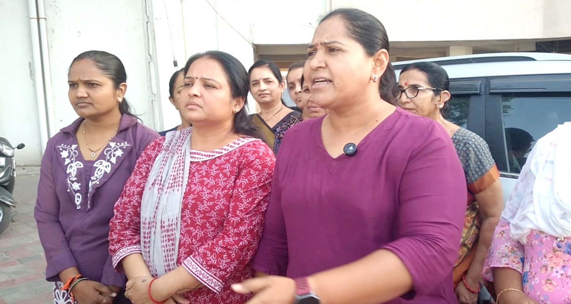 મહેસાણા ભાજપમાં ટિકિટ મુદ્દે ભડકો : મહિલા મોરચાએ પોકાર્યો બળવો, પક્ષમાં આંતરિક જૂથવાદ ચરમસીમાએ