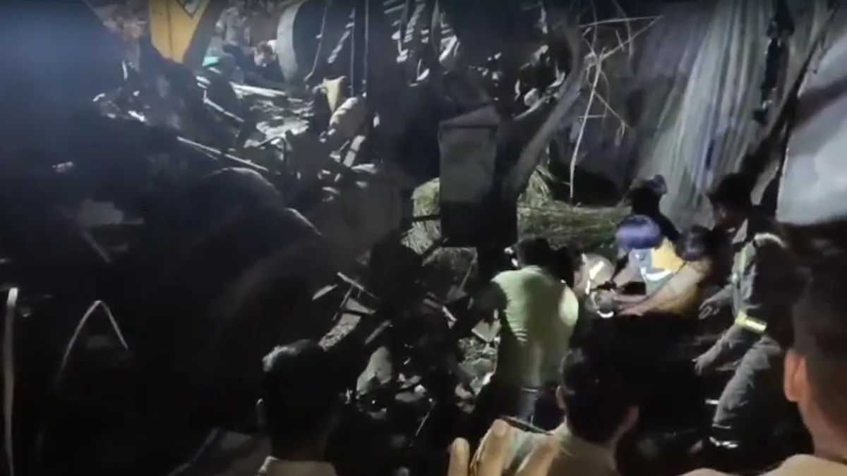 હાપુડમાં ભયાનક માર્ગ અકસ્માત: બસ પર ટ્રક વચ્ચે અકસ્માત, 6 લોકોના મોત અને 7 ઘાયલ