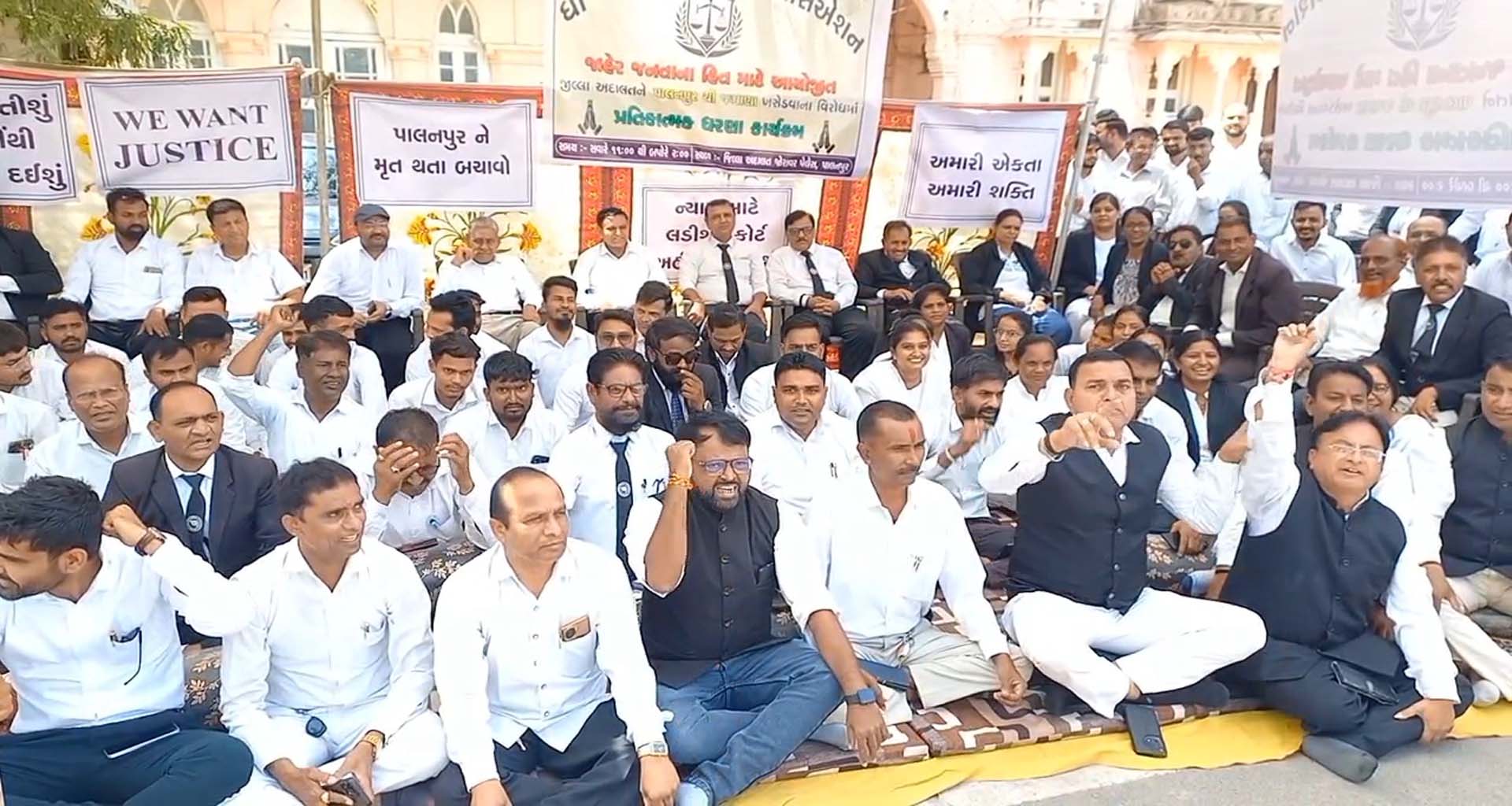 વકીલો મેદાને: પાલનપુર કોર્ટ સંકુલના સ્થળાંતર સામે ઉગ્ર વિરોધ