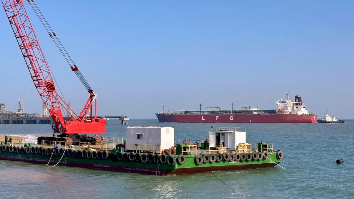 ઈરાન-અમેરિકા યુદ્ધ: ઈરાને ફરીથી હોર્મુઝ સ્ટ્રેટ બંધ કર્યું