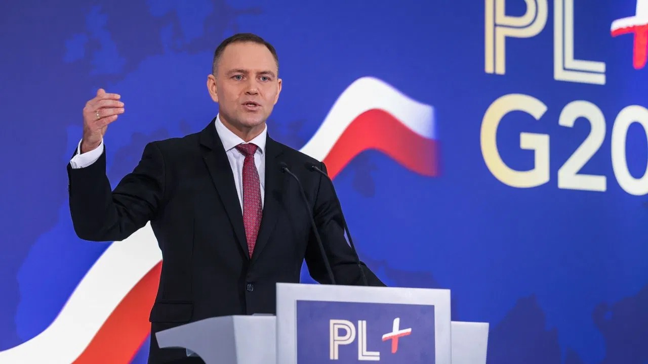 મોટા યુદ્ધનો ખતરો! પોલેન્ડ શસ્ત્રો ખરીદવા માટે સોનું વેચવાની તૈયારી કરી