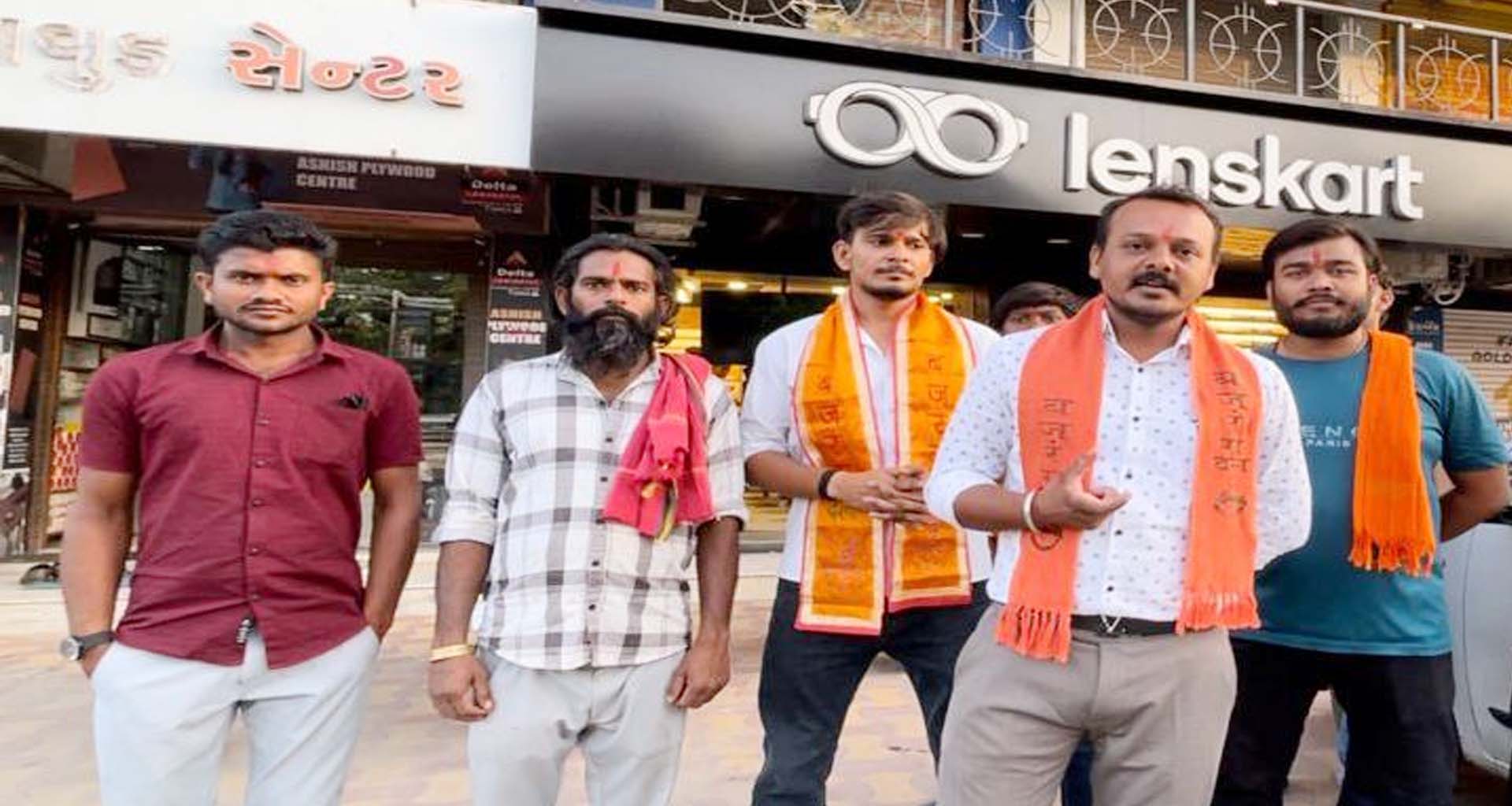 લેન્સકાર્ડ વિવાદ: તિલક પર પ્રતિબંધના વિરોધમાં પાટણ બજરંગદળનું ઉગ્ર પ્રદર્શન