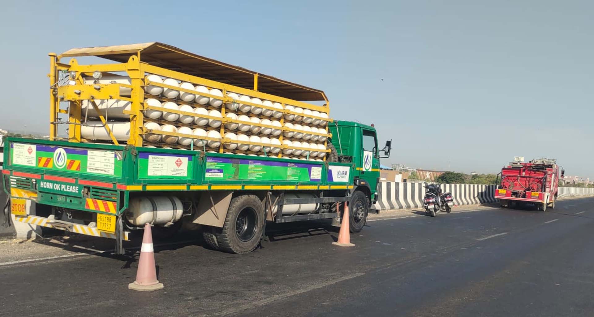 ડીસામાં મોટી દુર્ઘટના ટળી : હાઈવે પર ટેન્કરમાંથી ગેસ લીકેજ થતા અફડાતફડી મચી