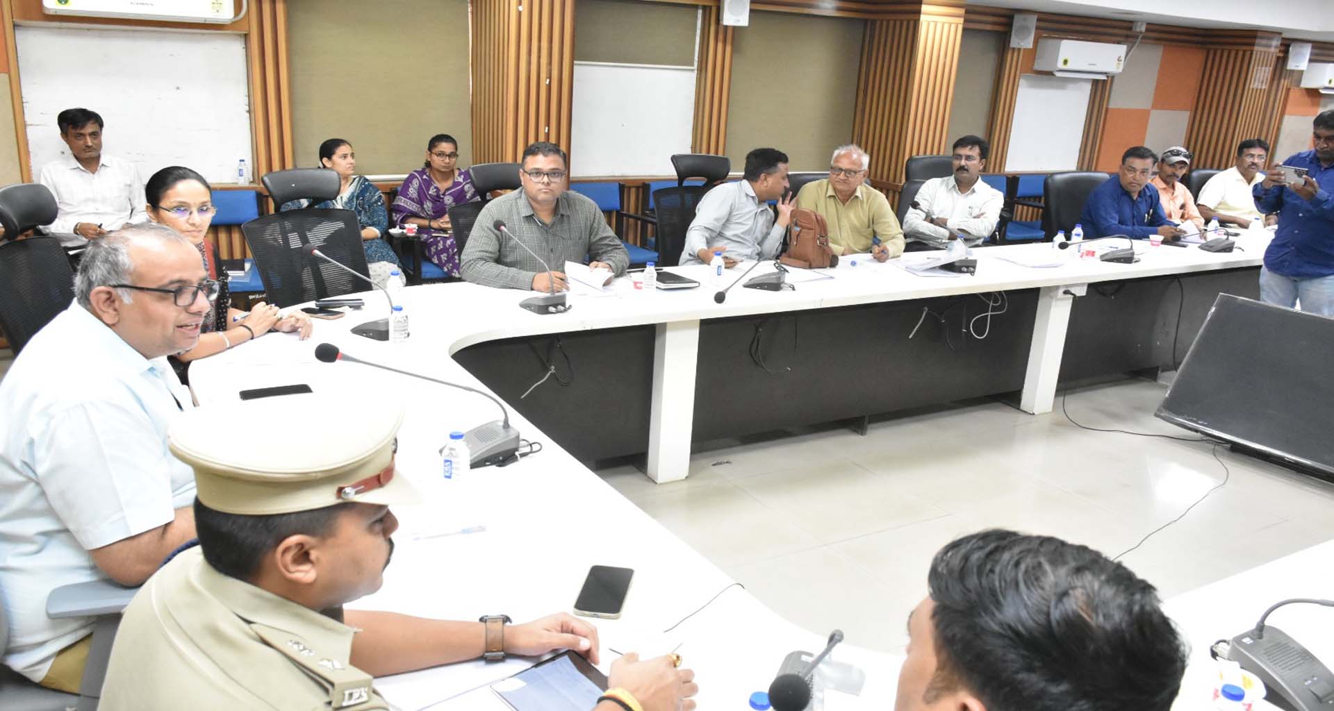 ચૂંટણીનું રણશિંગું: સાબરકાંઠા કલેક્ટરના અધ્યક્ષસ્થાને ચૂંટણી આયોજન અંગે મહત્વની બેઠક યોજાઈ