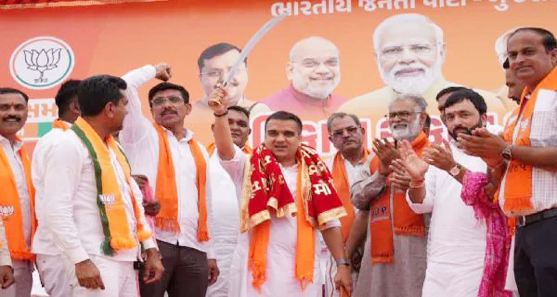 વડગામમાં વિકાસનો હુંકાર: નાયબ મુખ્યમંત્રી હર્ષ સંઘવીની ઉપસ્થિતિમાં જનમેદની ઉમટી