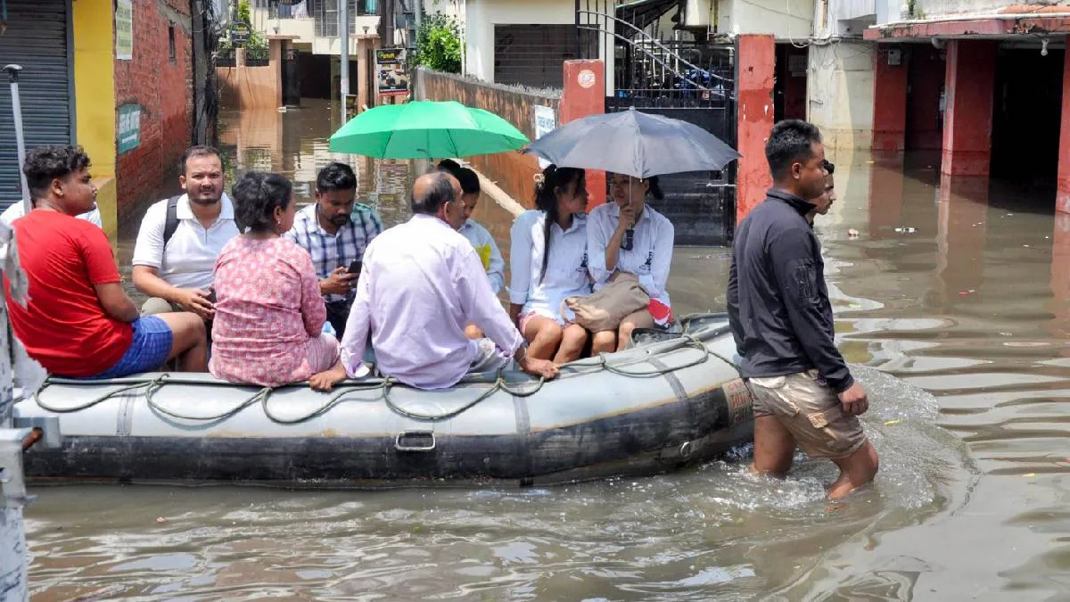 10 થી વધુ રાજ્યોમાં ભારે વરસાદ અને વાવાઝોડાની ચેતવણી