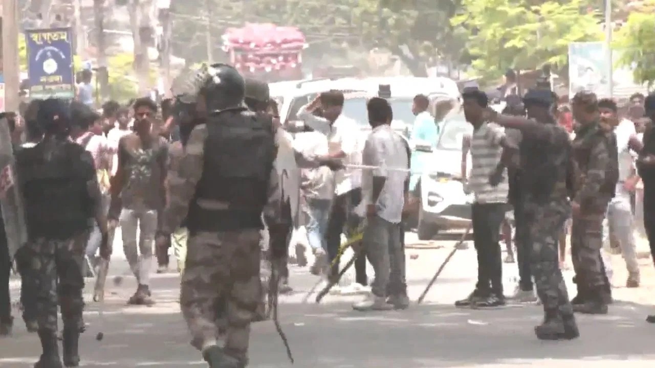  મુર્શિદાબાદમાં મતદાન દરમિયાન હિંસક હિંસા ફાટી નીકળી