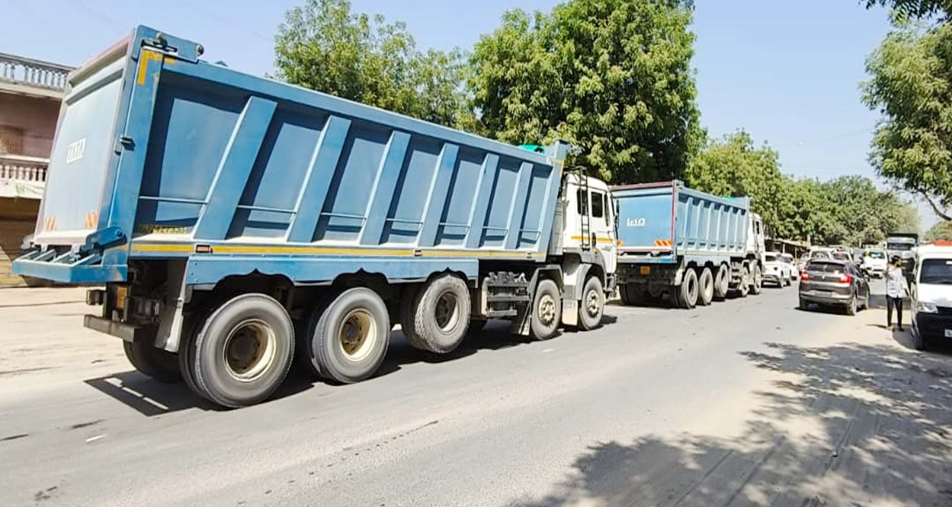 કસલપુરા-દુદાસણ : બનાસ નદીમાંથી રેતી ભરી જતા ઓવરલોડ ડમ્પરનો ત્રાસ, વજન કરવા ઉગ્ર માંગ