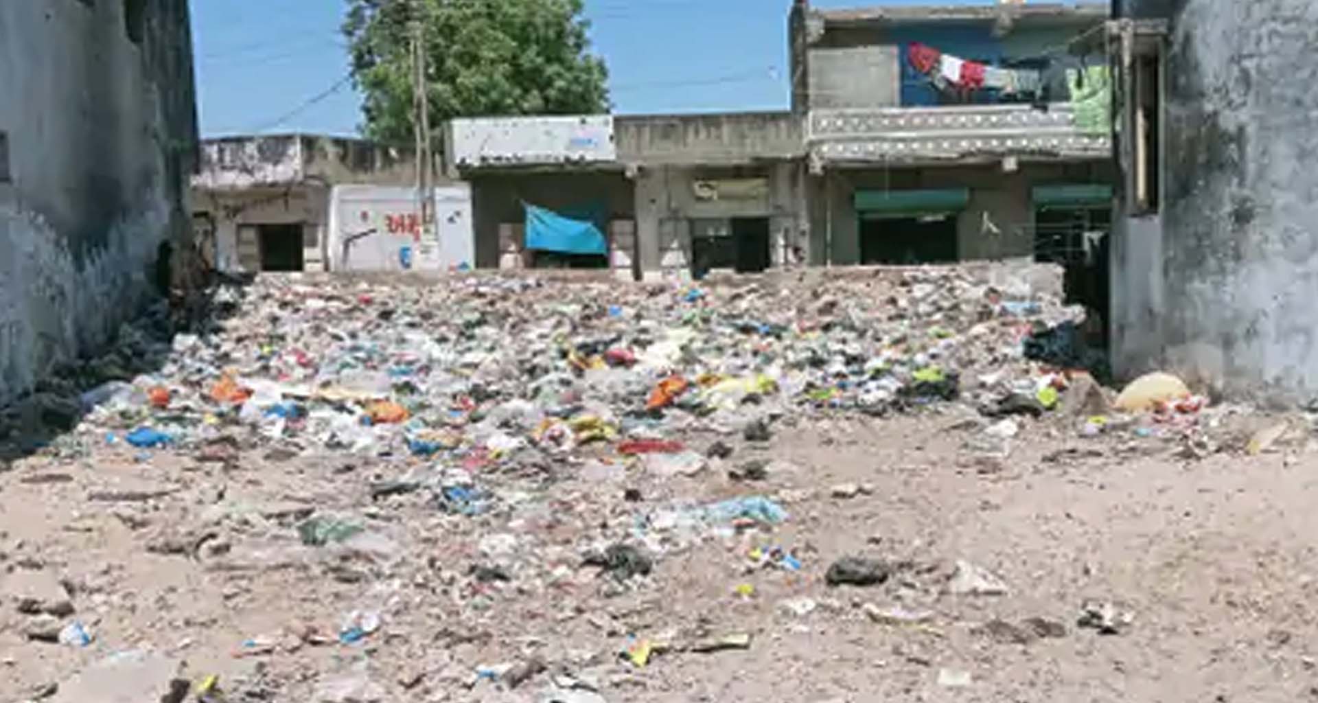 પાલનપુર પાલિકાની વોર્ડ નં.7ની સોસાયટીઓમાં નરકાગાર જેવી સ્થિતિ, ગંદકી અને પાણીની તંગીથી રહીશો પરેશાન