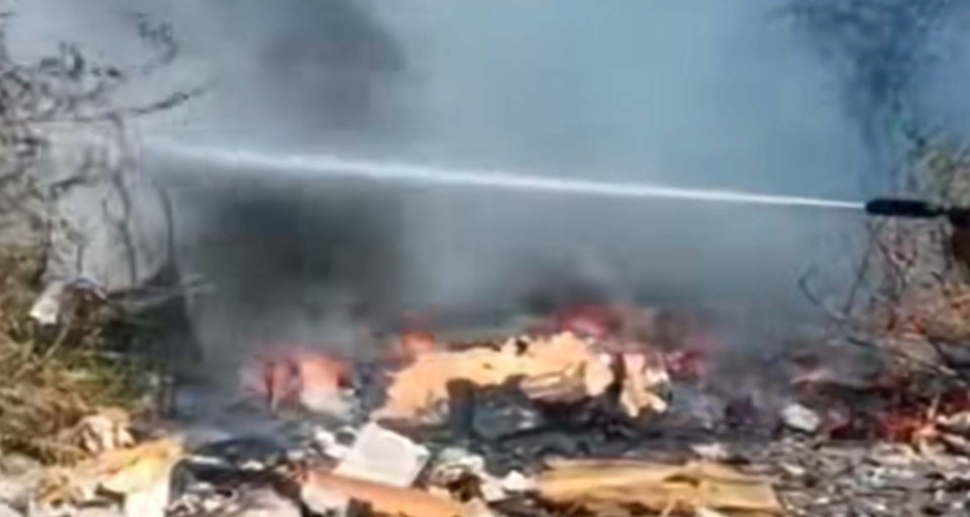 પાટણમાં આગનું તાંડવ: મોતીસા દરવાજા પાસે વાડામાં અને પાલિકા બજાર સામે ડીપીમાં આગથી અફડાતફરી