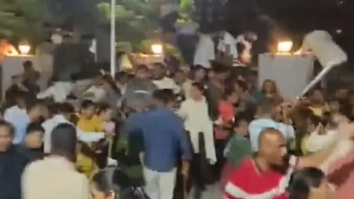 સુરતમાં ભારે હોબાળો! સગીરા સાથે છેડતી થયા બાદ ગુસ્સે ભરાયેલા રહેવાસીઓ રસ્તા પર ઉતરી આવ્યા અને હોબાળો મચાવ્યો