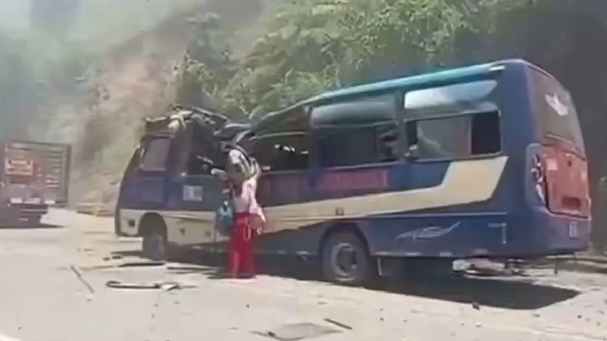 કોલંબિયામાં બસ બોમ્બ વિસ્ફોટમાં 13 લોકોના મોત, 38 ઘાયલ