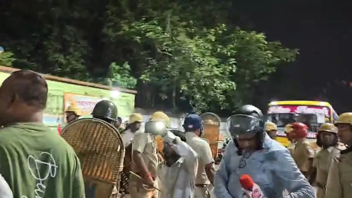 જગદલમાં પીએમ મોદીની રેલી પહેલા અંધાધૂંધી, ભાજપ અને ટીએમસી કાર્યકરો વચ્ચે અથડામણ, ભારે પોલીસ બંદોબસ્ત