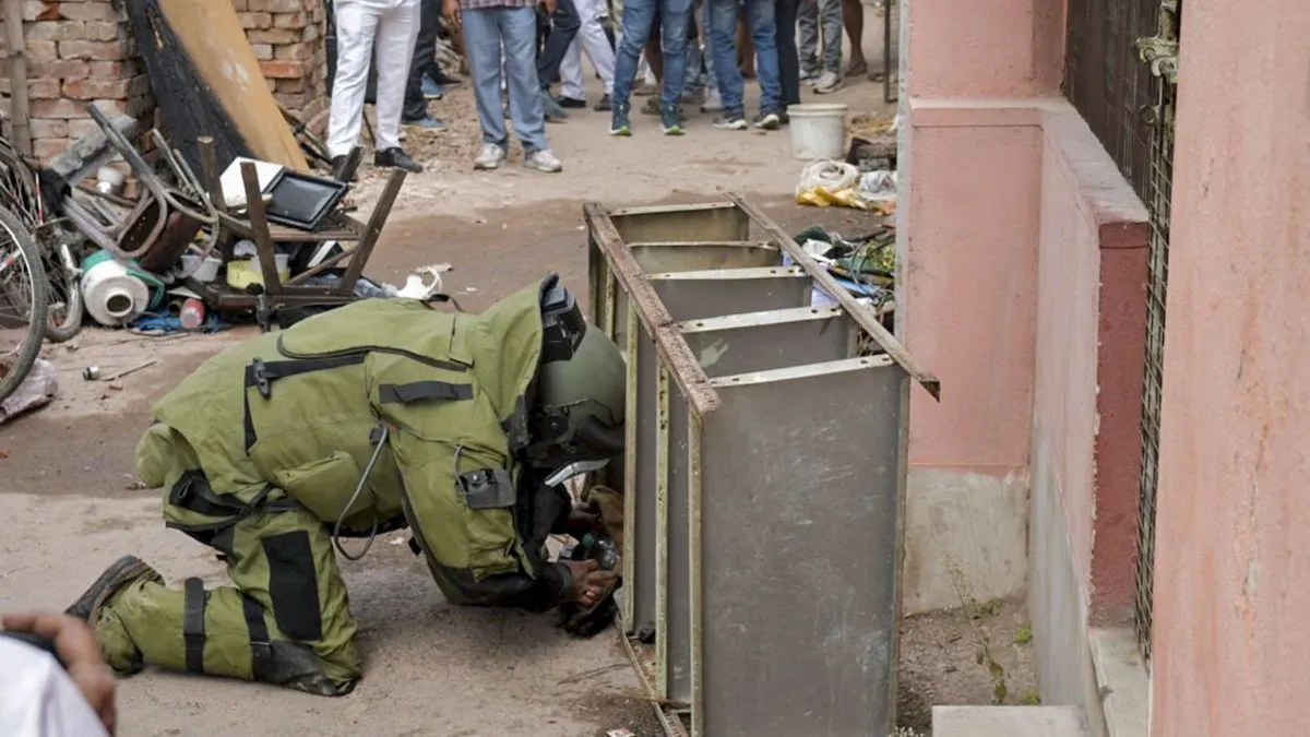 પશ્ચિમ બંગાળથી મોટા સમાચાર: ભાંગરમાં તૃણમૂલ કોંગ્રેસના કાર્યકરના ઘરમાંથી 79 ક્રૂડ બોમ્બ મળી આવ્યા