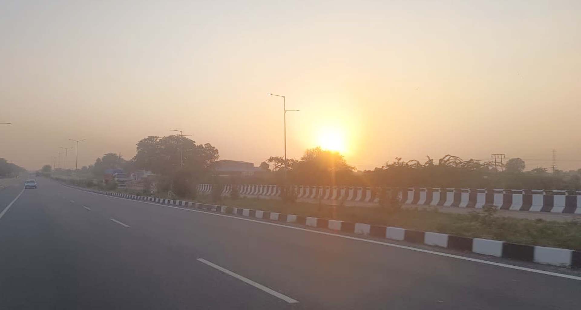 બનાસકાંઠામાં ગરમીનો પ્રકોપ: પારો 42 ડિગ્રીને પાર, આગ ઓકતી ગરમીમાં જનજીવન પ્રભાવિત