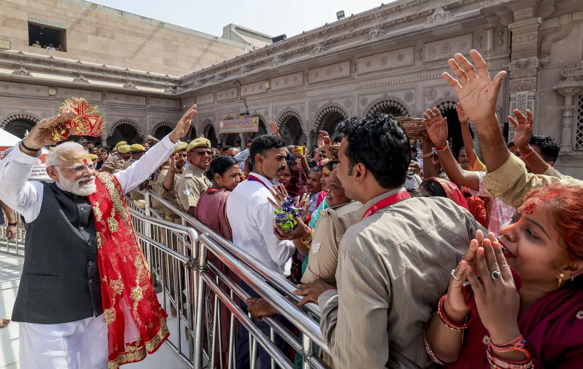 PM મોદીએ કાશી વિશ્વનાથમાં પ્રાર્થના કરી અને માતા ગંગાને પ્રણામ કર્યા