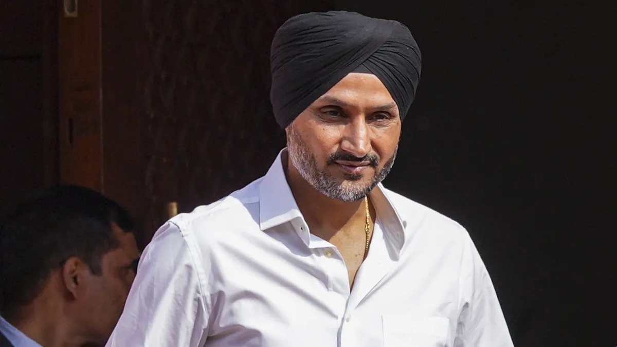 સાંસદ અને ભૂતપૂર્વ ક્રિકેટર હરભજન સિંહે પંજાબ પોલીસ સુરક્ષા પુનઃસ્થાપિત કરવા માટે હાઇકોર્ટનો સંપર્ક કર્યો