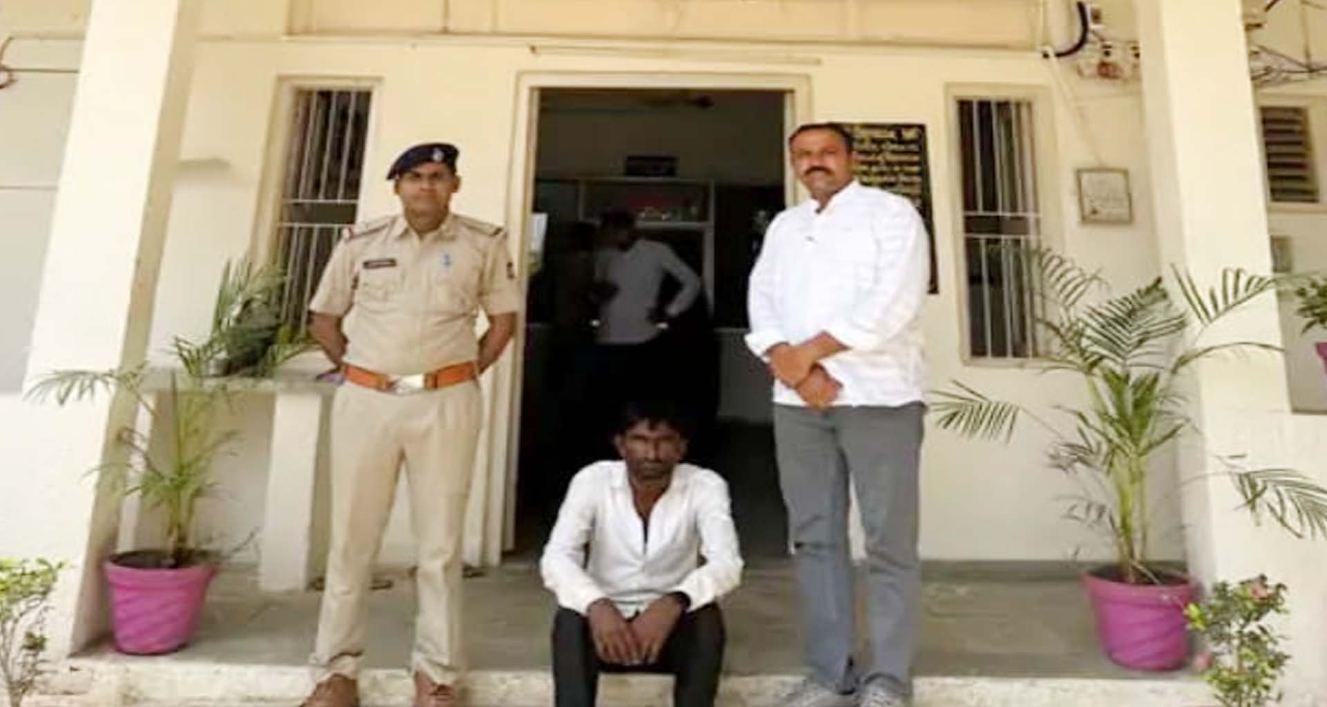 વાવના ભાટવર વાસમાં ચોરીનો ફરાર આરોપી ઝડપાયો
