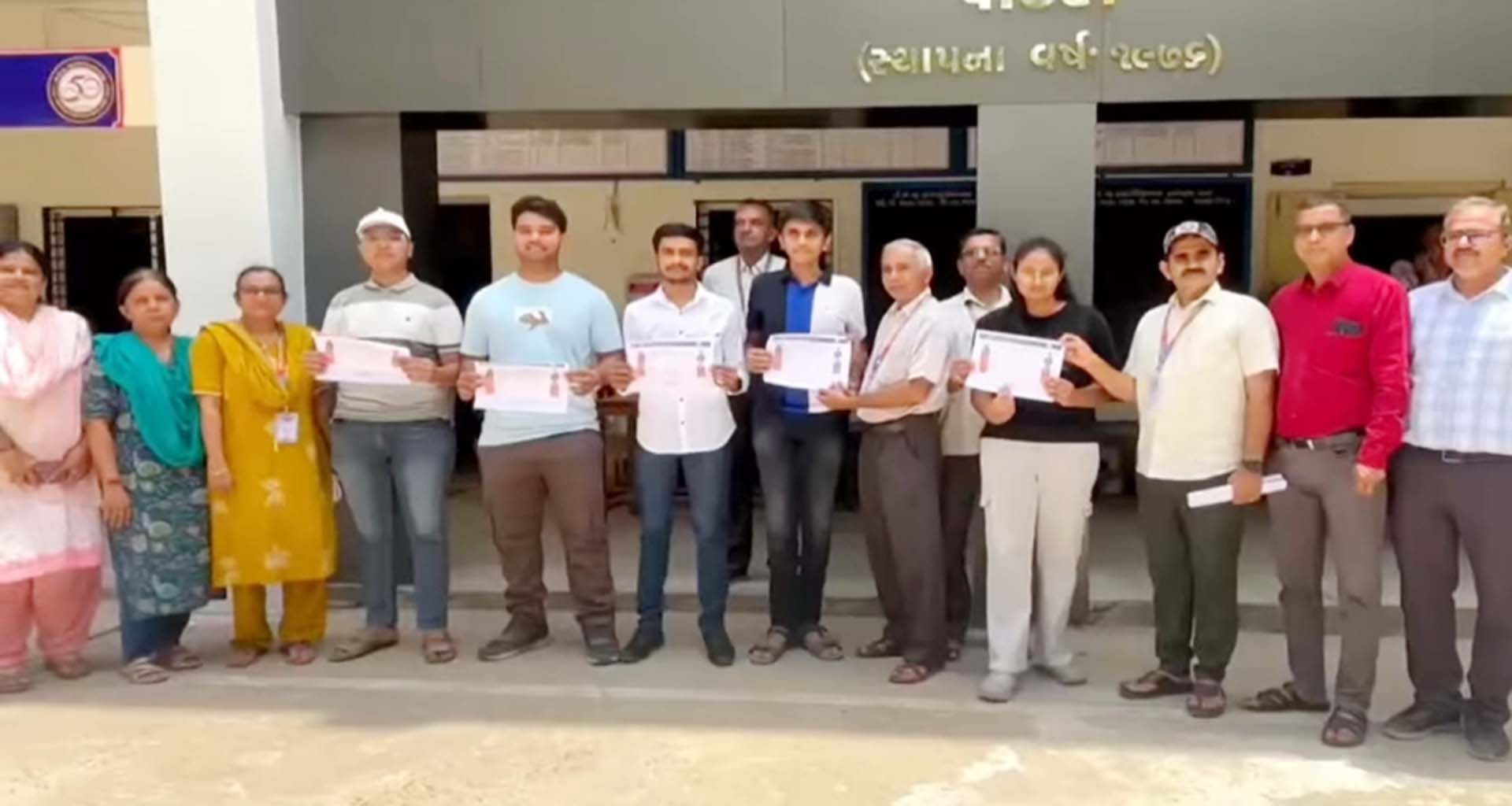 બોર્ડ પરીક્ષામાં પાટણનો દબદબો: સામાન્ય પ્રવાહમાં મેદાન માર્યું, સાયન્સમાં પણ ઝળહળતી સફળતા