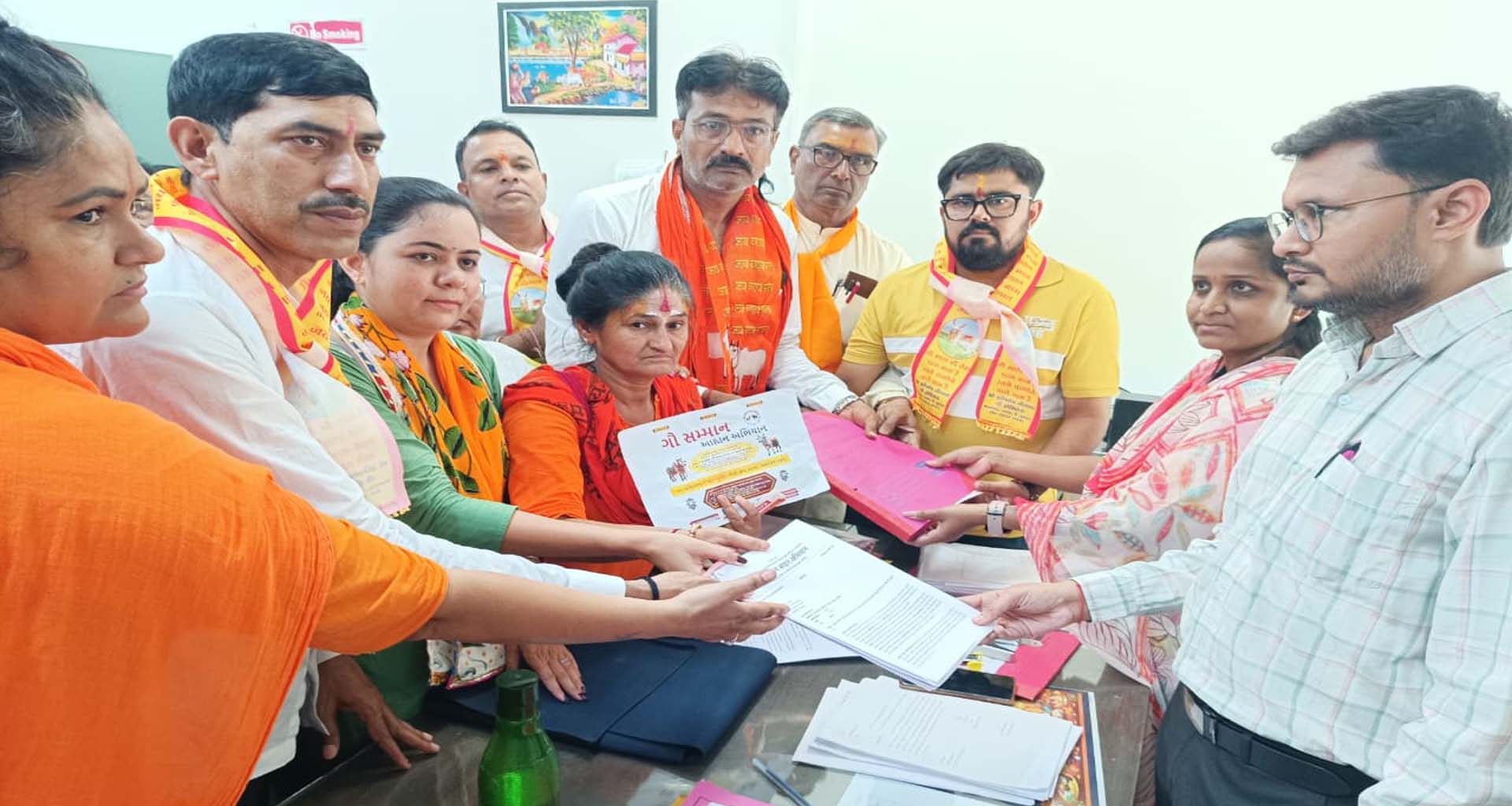 ગૌ ભક્તોના નાદથી ગુંજ્યું પાટણ: 'ગૌ સન્માન આહવાન અભિયાન' હેઠળ  પ્રચંડ રેલી યોજાઈ