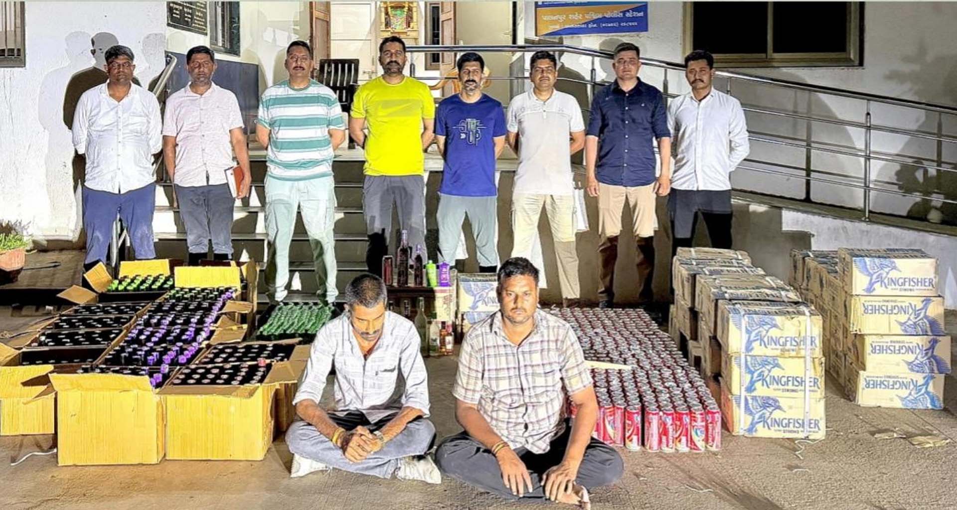 પાલનપુર હાઈવે પર મોટી કાર્યવાહી: લક્ઝરી બસમાંથી લાખોની કિંમતનો વિદેશી દારૂ ઝડપાયો