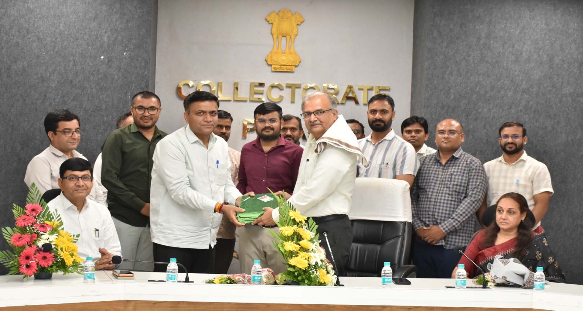 વહીવટી તંત્ર ભાવવિભોર: પાટણ કલેક્ટર અને મદદનીશ કલેક્ટરને અપાયું વિદાયમાન