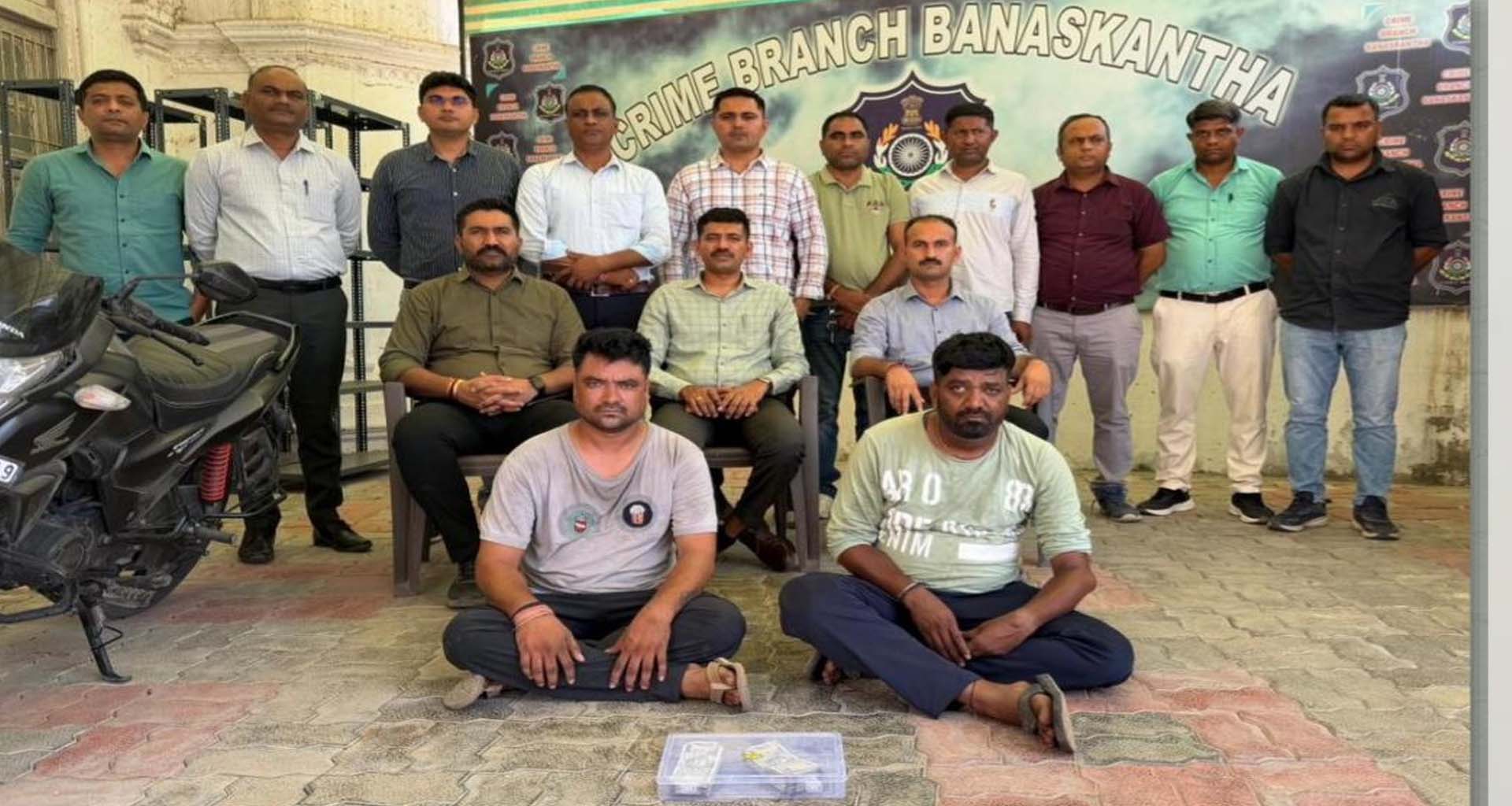 બનાસકાંઠા પોલીસને મોટી સફળતા: ગાડીઓના કાચ તોડી ચોરી કરતી ગેંગ ઝડપાઈ