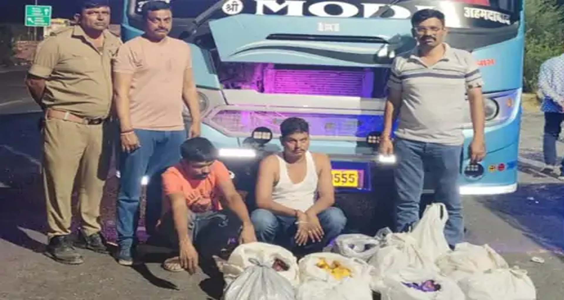 શામળાજી ચેકપોસ્ટ પર સ્ટેટ મોનિટરિંગ સેલનો સપાટો: લક્ઝરી બસના ગુપ્ત ખાનામાંથી ₹21.62 લાખનો દારૂ ઝડપાયો
