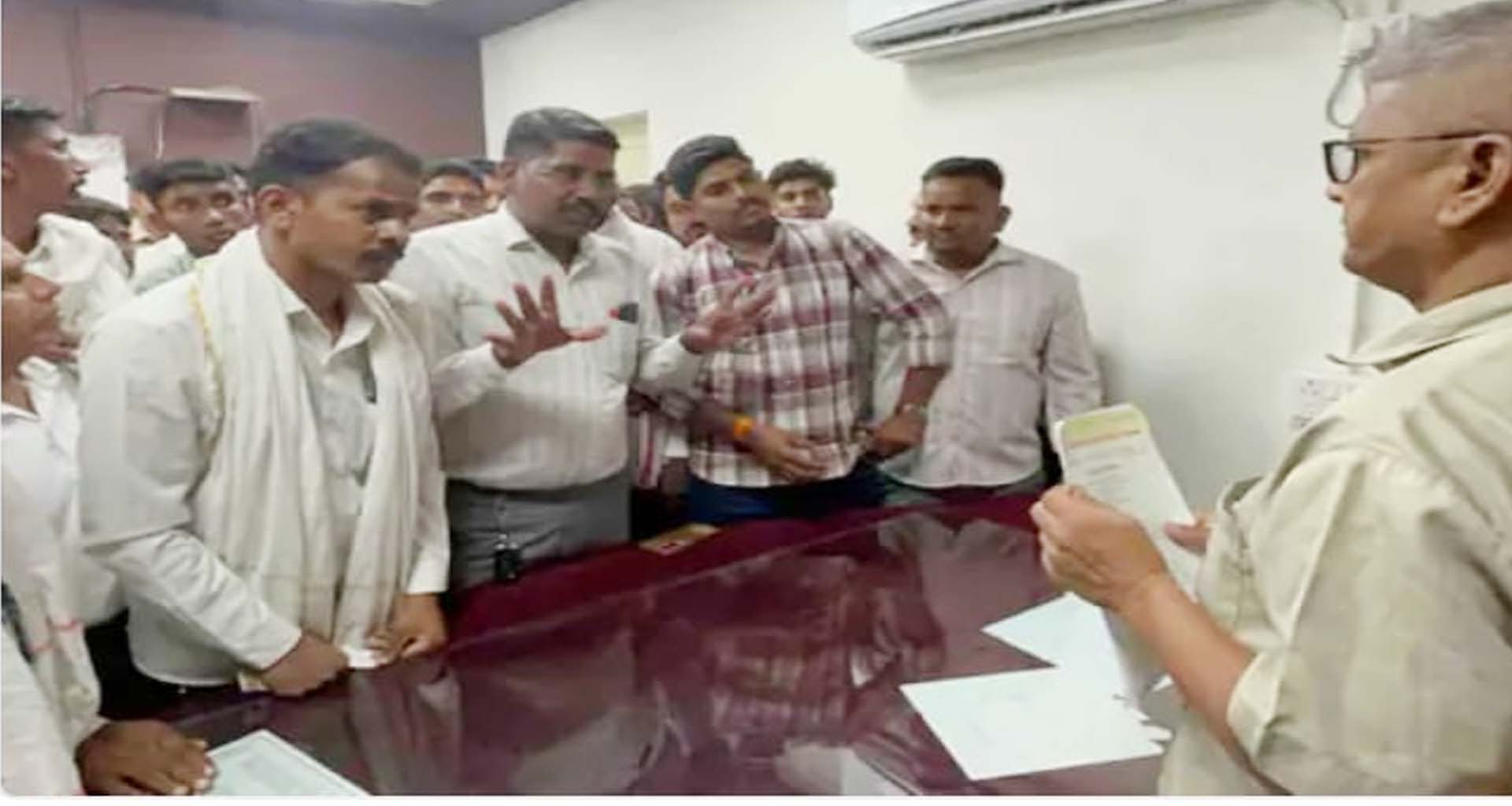 સરકારી પ્રક્રિયાના ચક્કર: અમીરગઢમાં આદિવાસી વિદ્યાર્થીઓ અને યુવાનો દાખલા મેળવવા પરેશાન