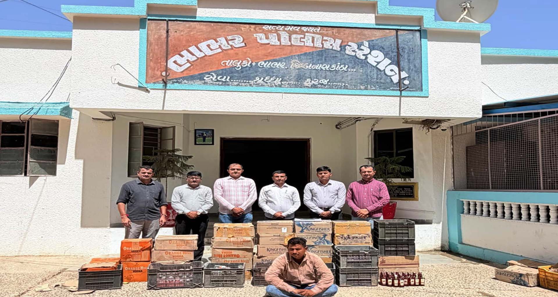 ભાભરની શ્રીનાથ સોસાયટીના મકાનમાંથી રૂ.૩.૩૦ લાખનો વિદેશી દારૂ ઝડપાયો