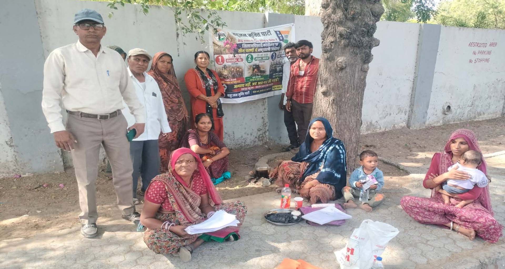 પાટણમાં સરકાર સામે આક્રોશ: જાહેર માર્ગ પર ચૂલો સળગાવી વિરોધ પ્રદર્શન કરાયું