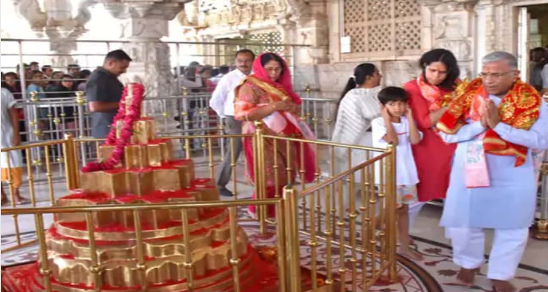 રાજ્યસભાના ઉપાધ્યક્ષે પરિવાર સાથે મા અંબાના દર્શન કર્યા