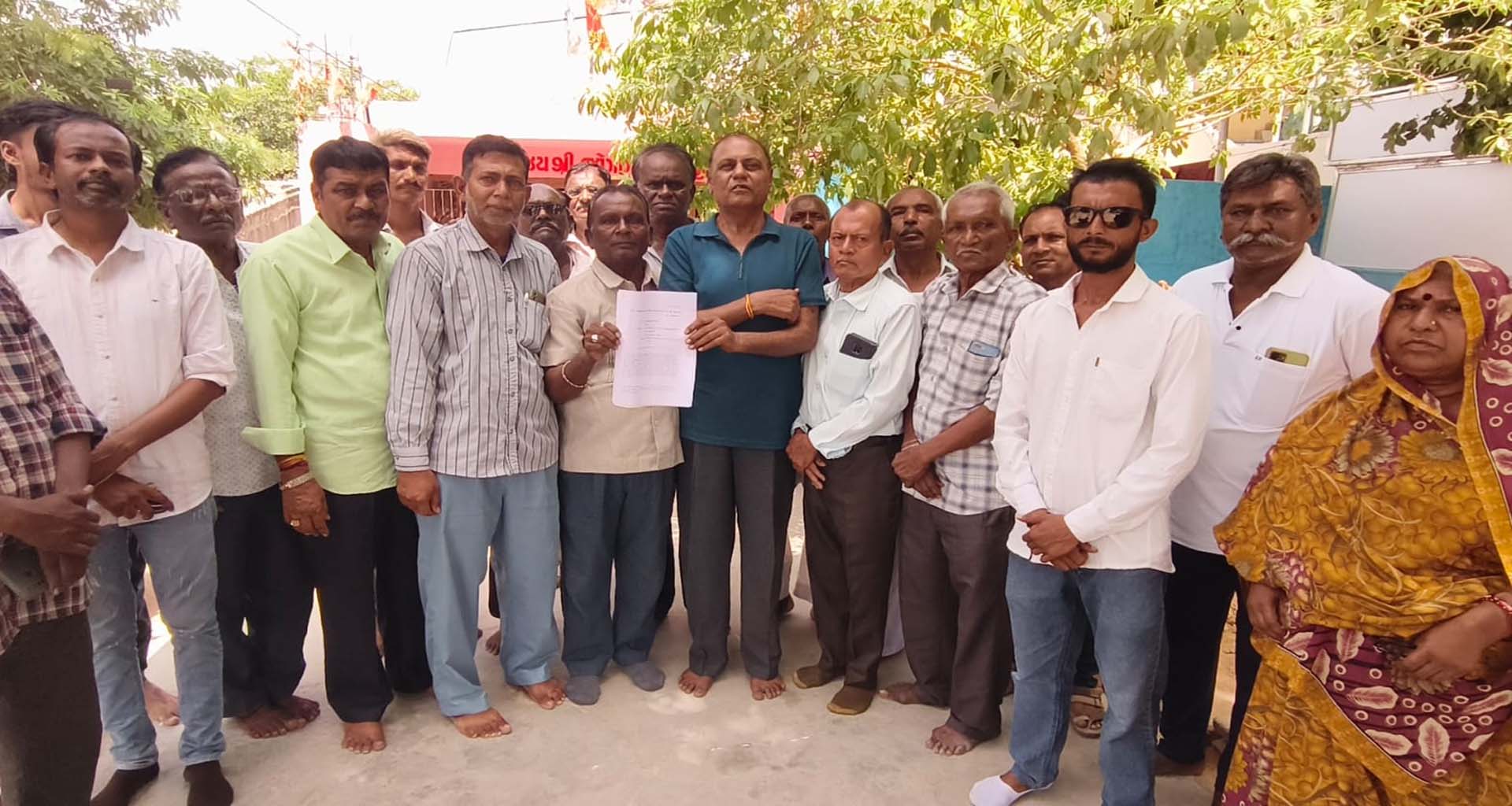 મહેસાણા વાલ્મીકિ નગર વિવાદ: અન્ય કોર્ટમાં કેસ ટ્રાન્સફરની માંગ સાથે રહીશોની ભૂખ હડતાલની ચીમકી