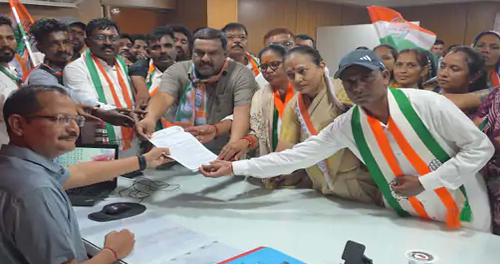 ભિલોડા કોંગ્રેસ આક્રમક: ખોટા આદિવાસી પ્રમાણપત્રો મુદ્દે કલેક્ટરને આવેદનપત્ર આપ્યું
