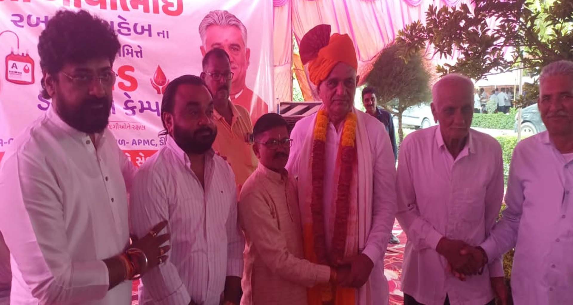 ડીસામાં પૂર્વ ધારાસભ્ય ગોવાભાઈ રબારીના જન્મ દિવસની અનોખી ઉજવણી