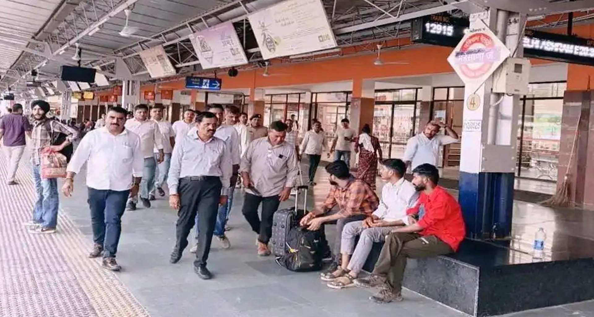 સુરક્ષા વ્યવસ્થા મજબૂત : મહેસાણા રેલ્વે સ્ટેશન પર પોલીસનો મેગા ડ્રાઇવ, કડક ચેકિંગ હાથ ધરાયું
